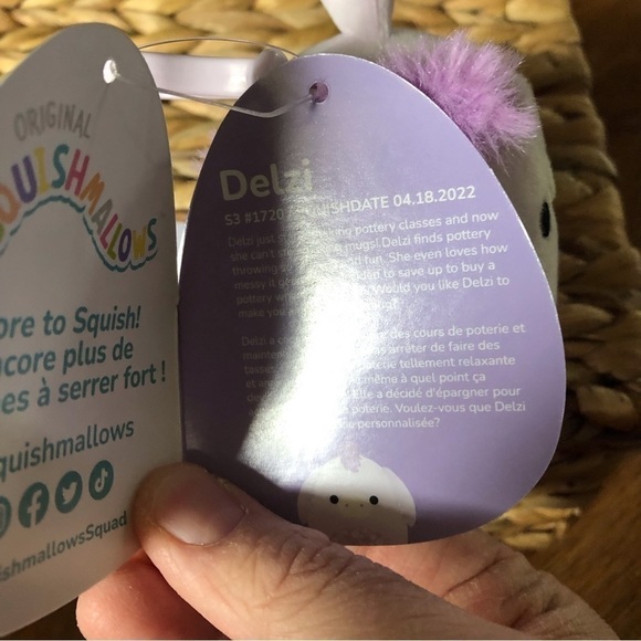 Squishmallows Delhi the Easter Donkey 3” clip - Picture 8 of 9